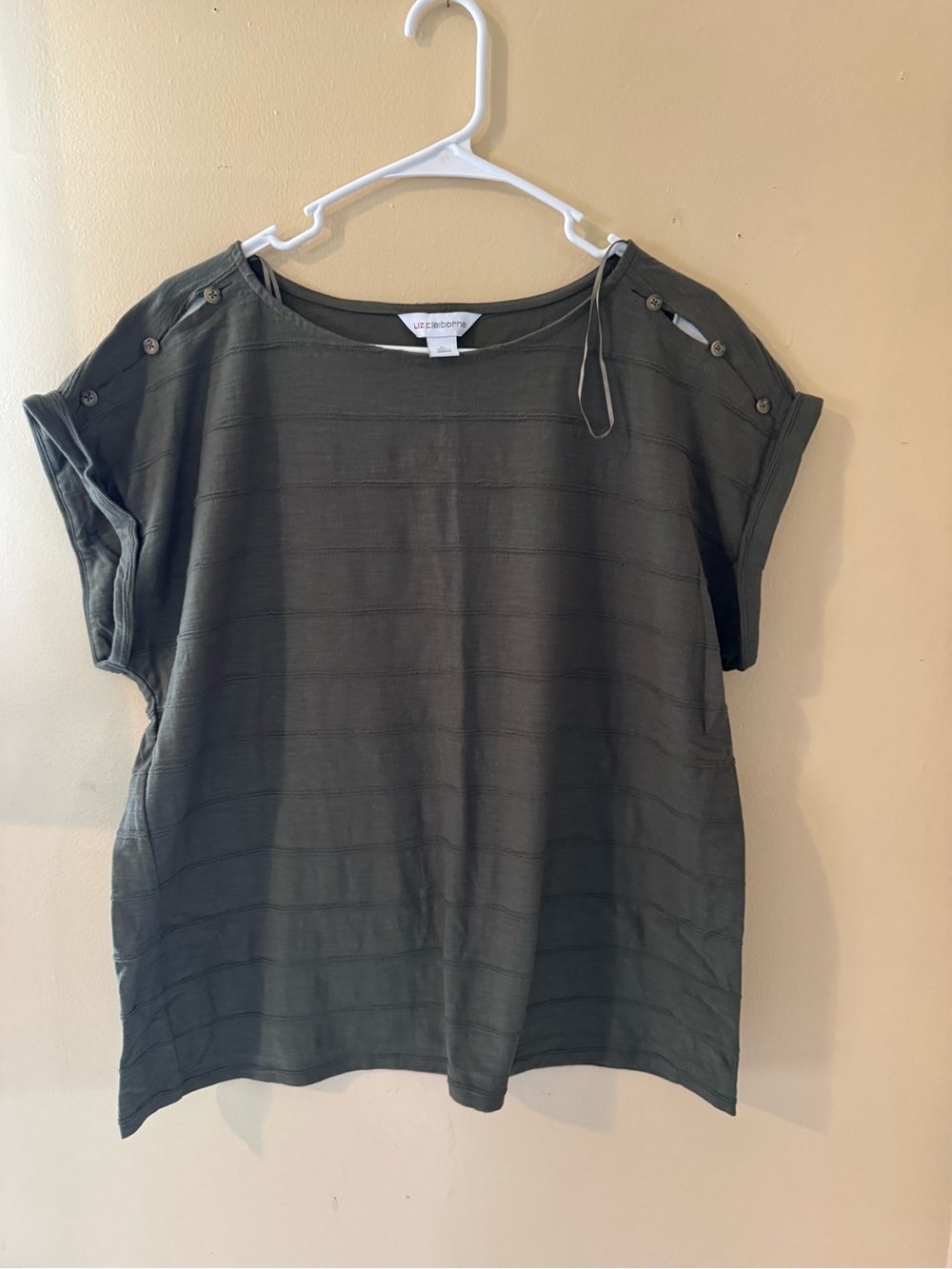 🎄5 for $20 Liz Claiborne Women’s Green Short Sleeve Top Button Shoulder Detail